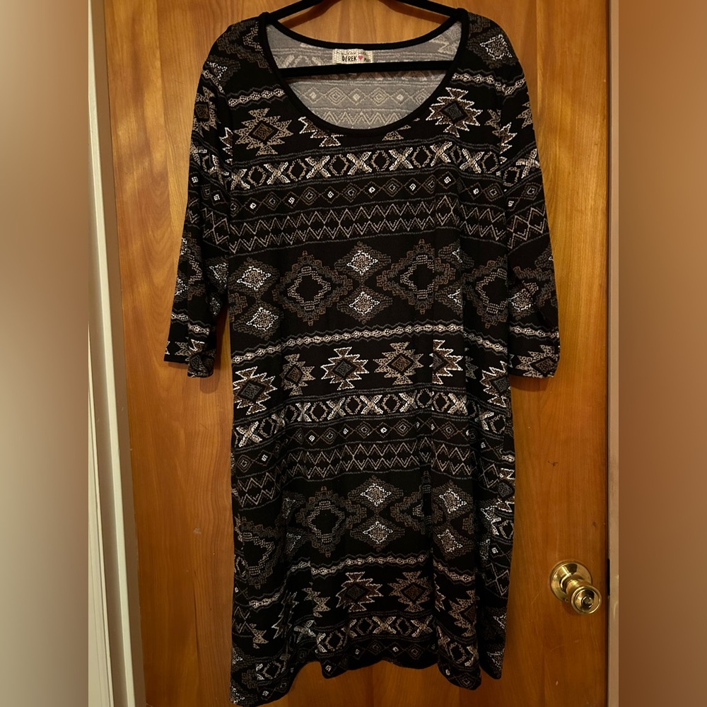 Derek Plus Dress - Picture 2 of 6